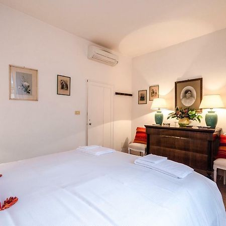 Lupari Apartment, Palazzo Storico Sotto Le Due Torri Bologna Luaran gambar