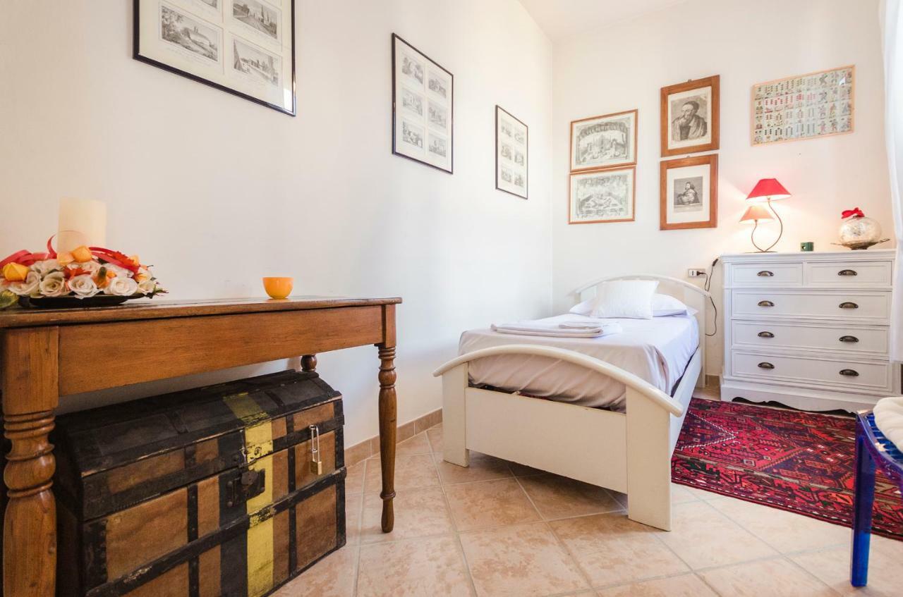 Lupari Apartment, Palazzo Storico Sotto Le Due Torri Bologna Luaran gambar