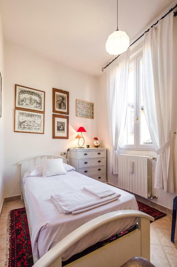 Lupari Apartment, Palazzo Storico Sotto Le Due Torri Bologna Luaran gambar
