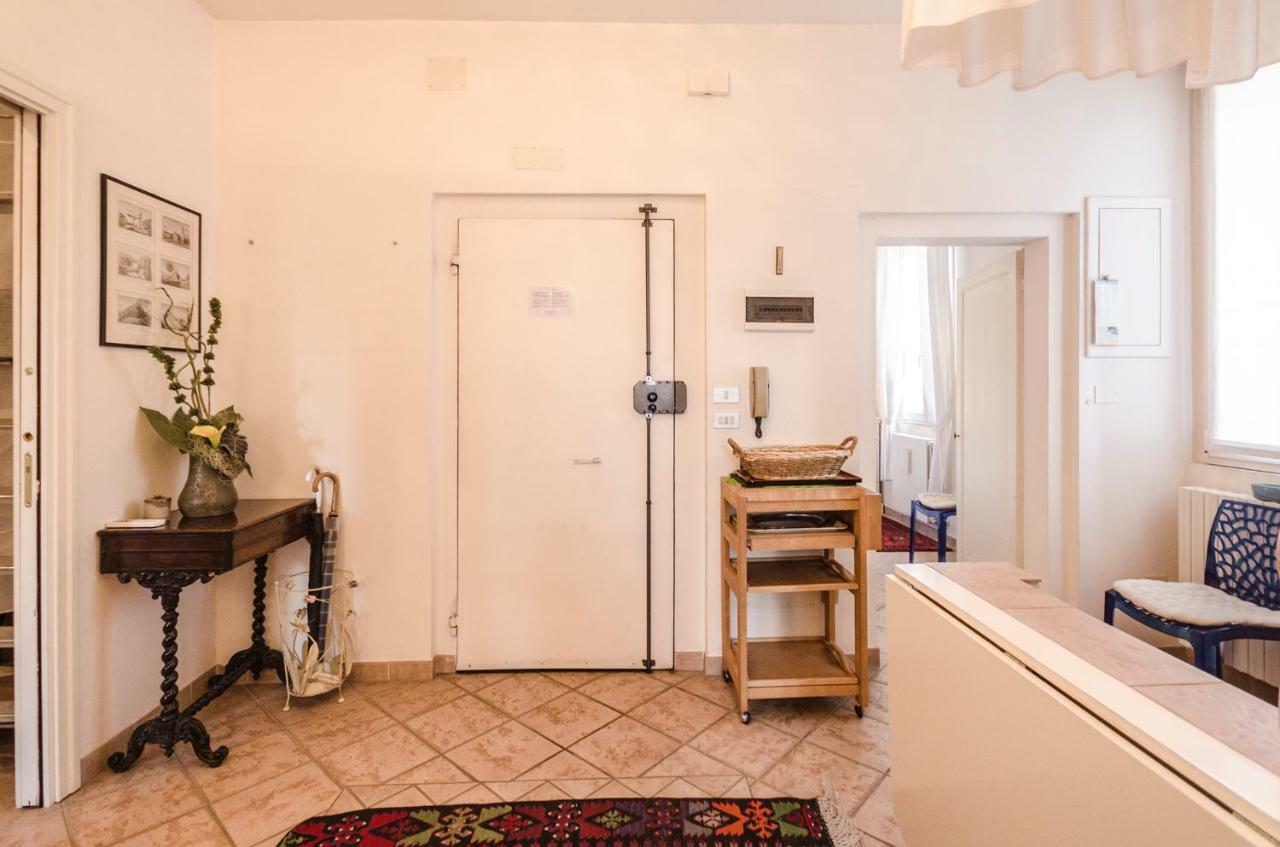 Lupari Apartment, Palazzo Storico Sotto Le Due Torri Bologna Luaran gambar