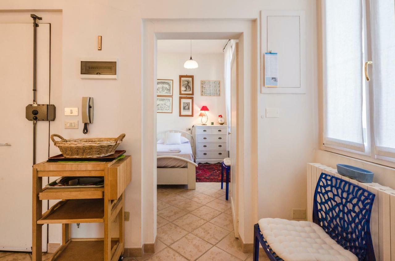 Lupari Apartment, Palazzo Storico Sotto Le Due Torri Bologna Luaran gambar