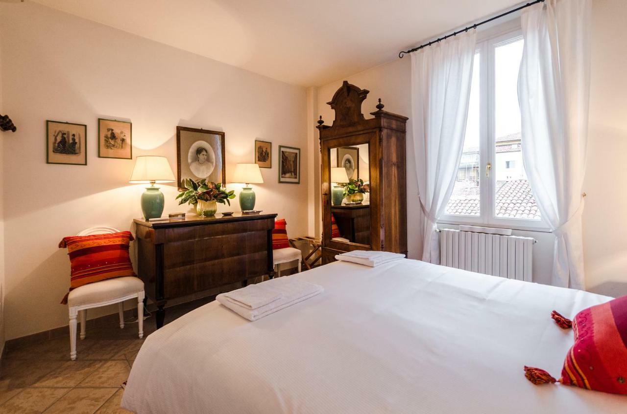 Lupari Apartment, Palazzo Storico Sotto Le Due Torri Bologna Luaran gambar