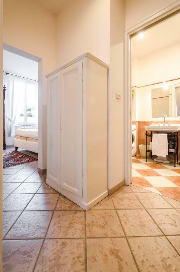 Lupari Apartment, Palazzo Storico Sotto Le Due Torri Bologna Luaran gambar