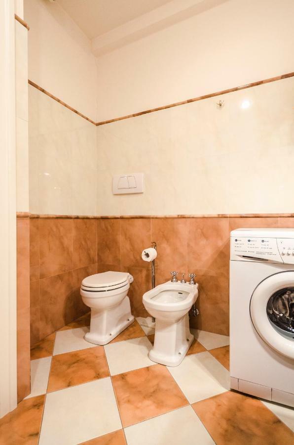 Lupari Apartment, Palazzo Storico Sotto Le Due Torri Bologna Luaran gambar
