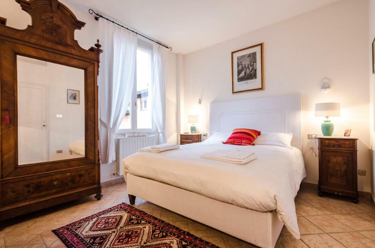 Lupari Apartment, Palazzo Storico Sotto Le Due Torri Bologna Luaran gambar