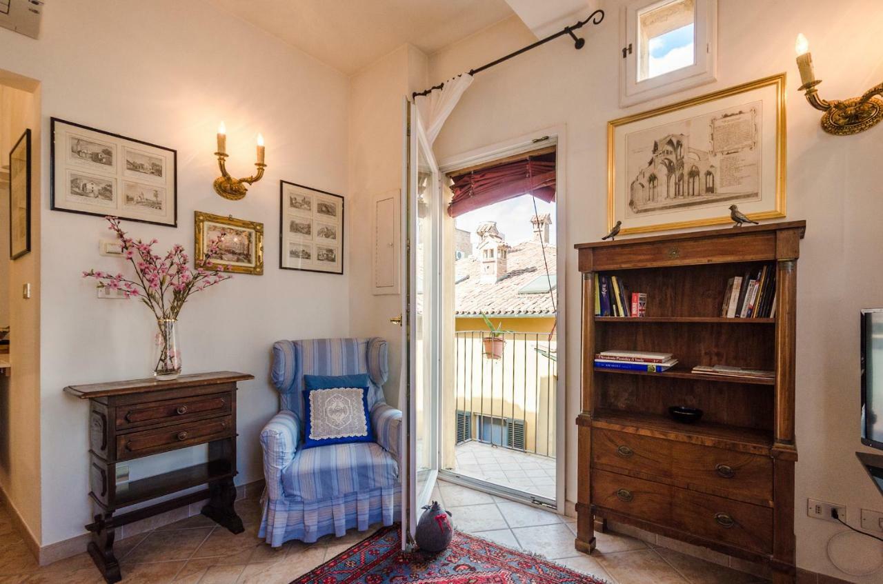 Lupari Apartment, Palazzo Storico Sotto Le Due Torri Bologna Luaran gambar