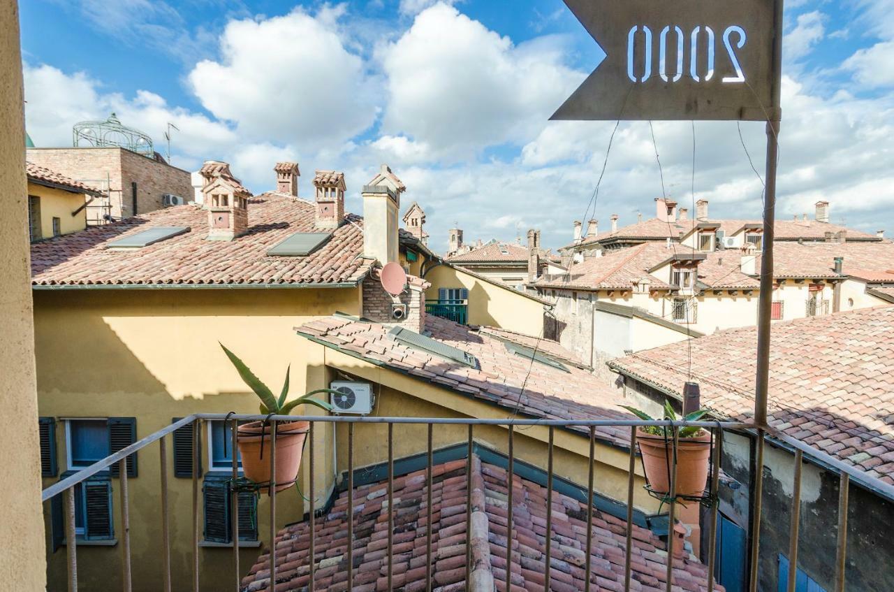 Lupari Apartment, Palazzo Storico Sotto Le Due Torri Bologna Luaran gambar